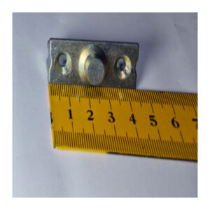 Schließblech Metall mit erhöhter Mitte