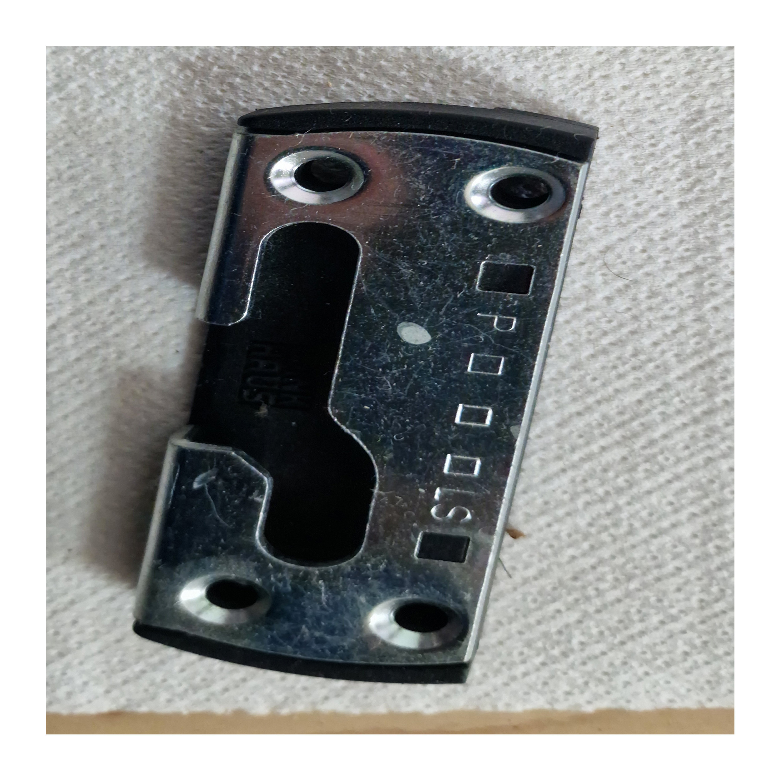 Schließblech Metall mit Kunststoffbasis